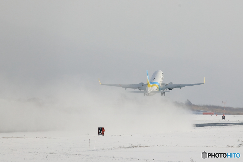 ７３７