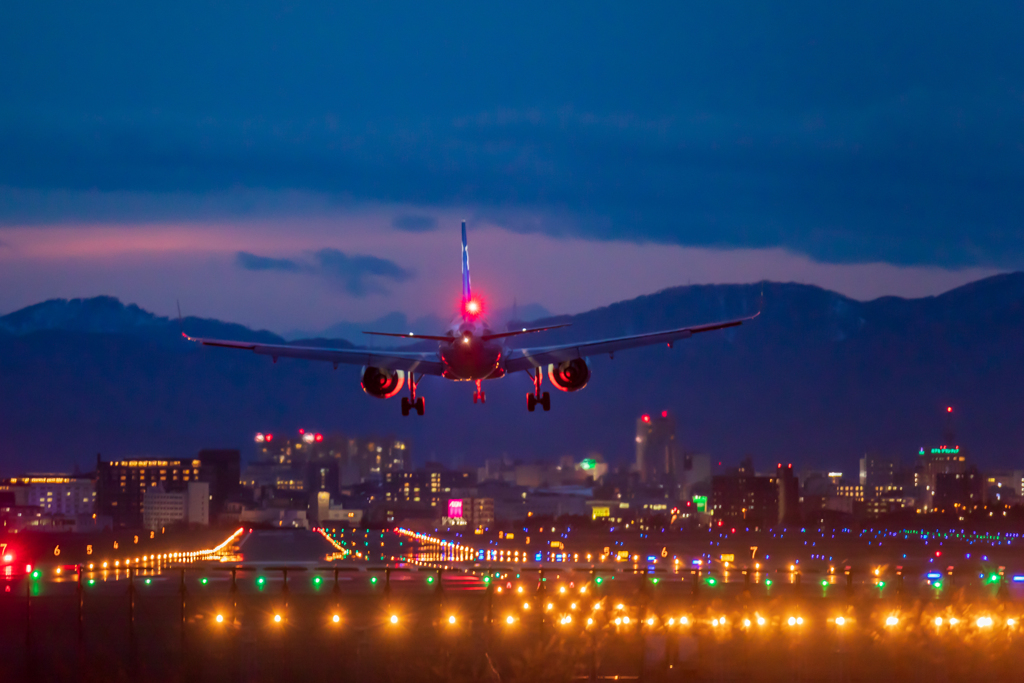 夜の函館空港