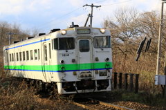 電柱を支えている