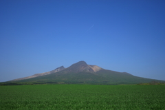 飛行機雲と駒ヶ岳