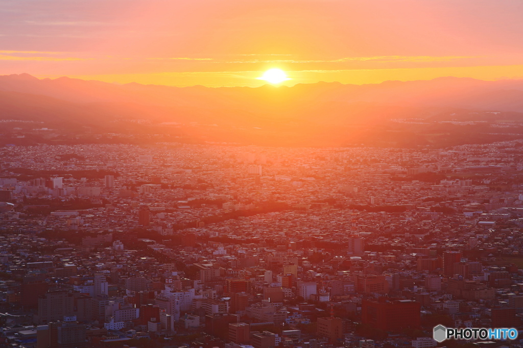 街の夜明