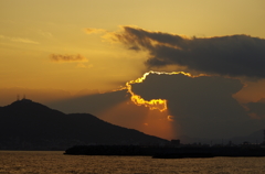 ゴジラ函館山に火を噴く