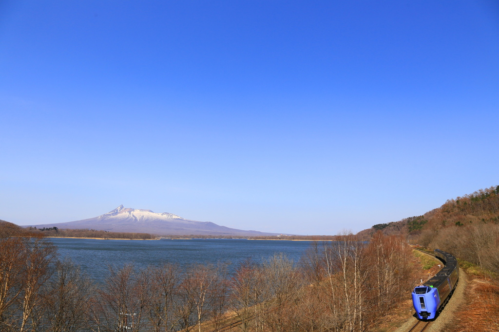 駒ヶ岳と小沼にキハを添えて