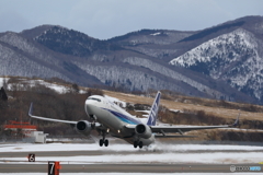 ７３７