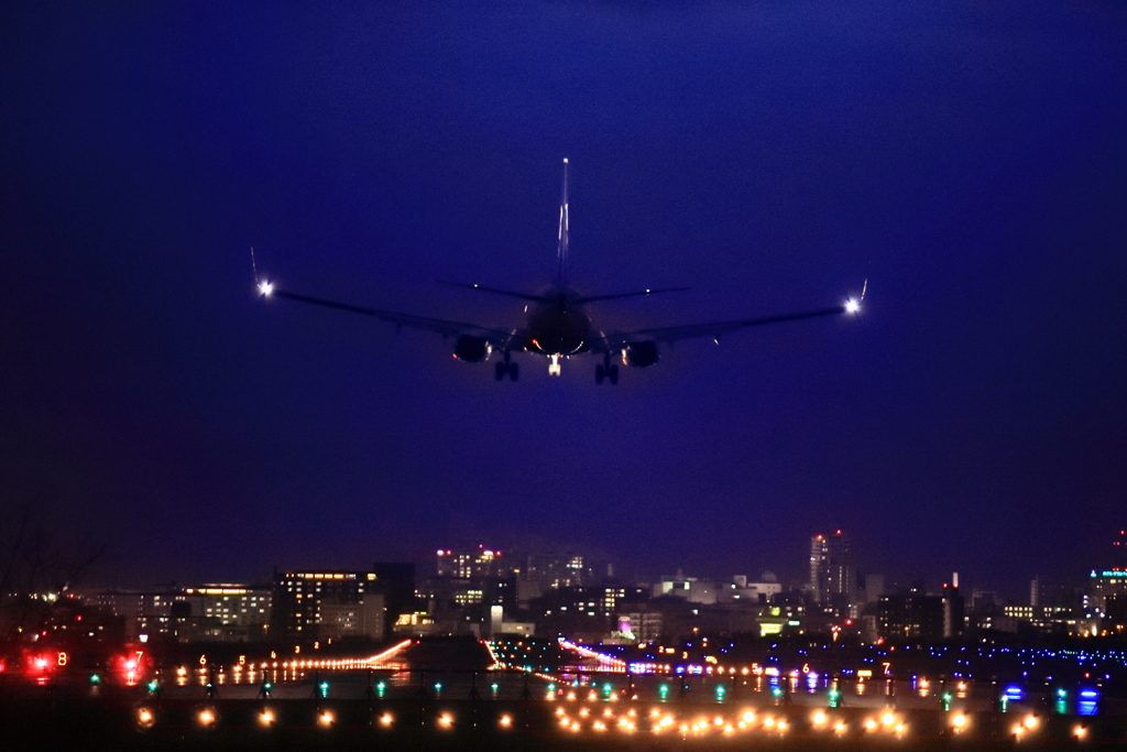 函館空港７３７
