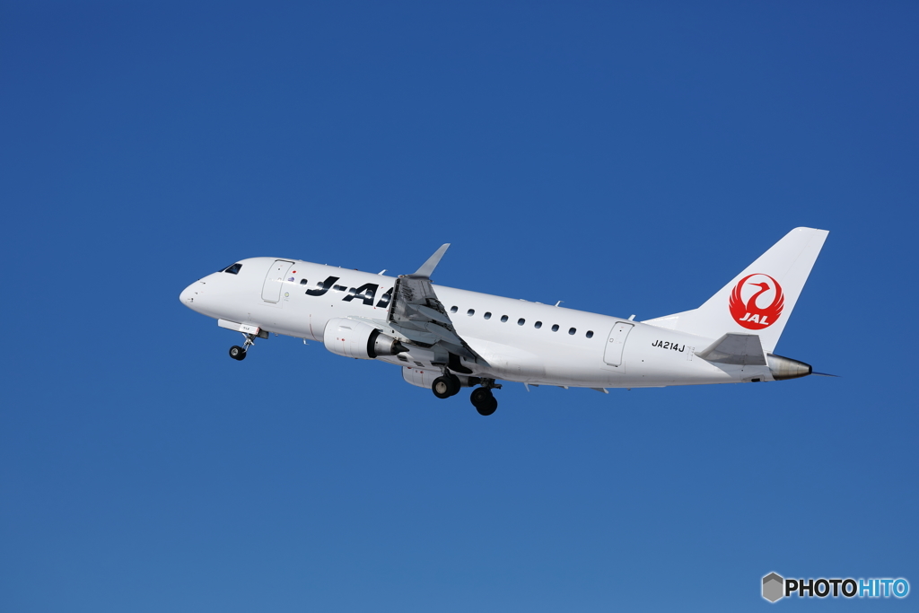 青い空、白い飛行機