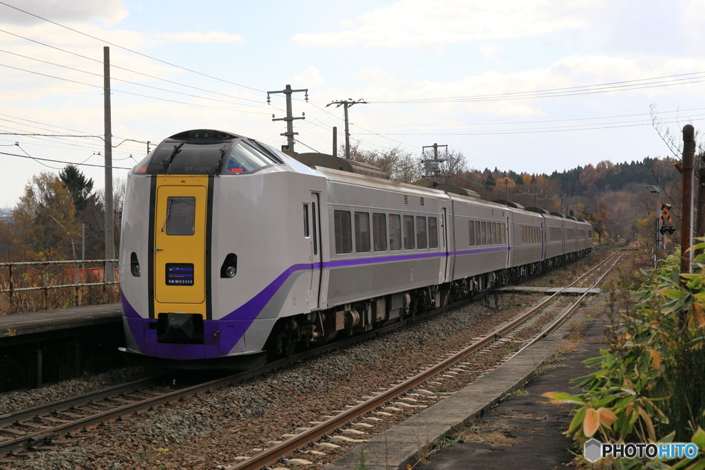 キハ２６１ 仁山駅