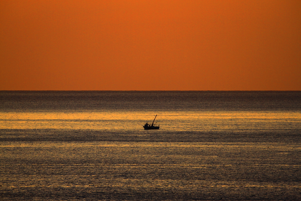 朝焼け漁船
