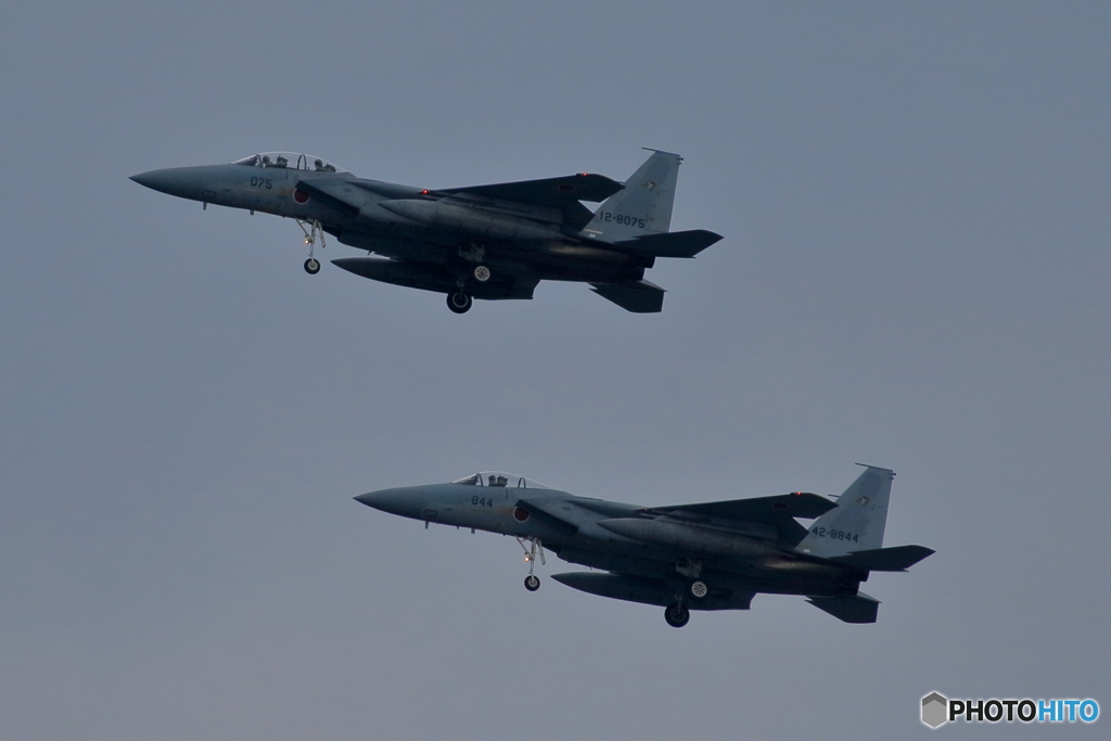 曇り空にF15