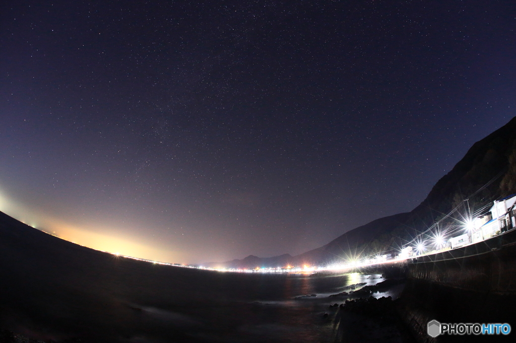 海、星空、街灯