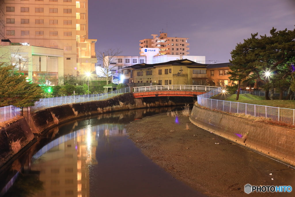 小雨の温泉街