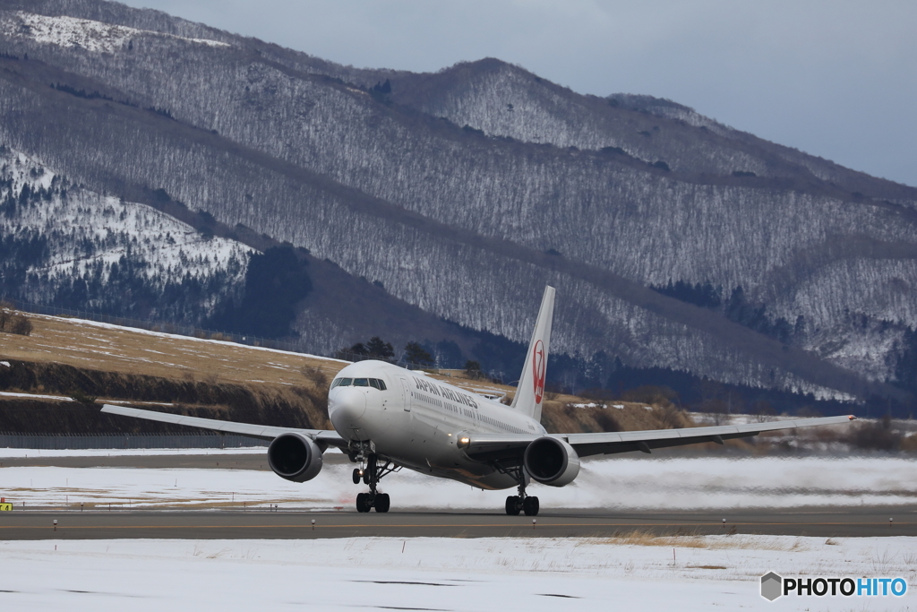 ７６７