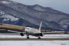７６７