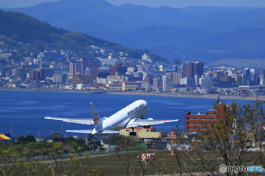 眼下に飛行機