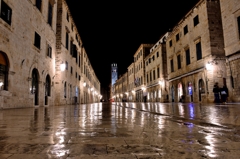 雨に輝く旧市街