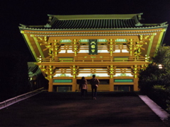 夜の鶴岡八幡宮