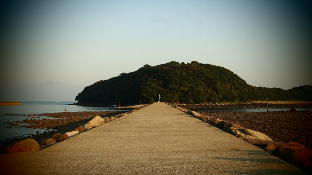 左右、海でやんす