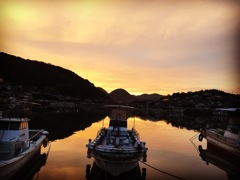 夕焼けと船