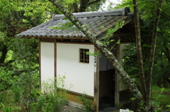 厠