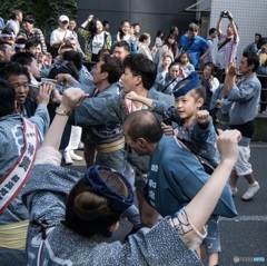 祭りだ、ワッショーイ