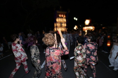 拍子木を打つ