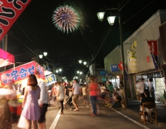 小さな町の盆花火
