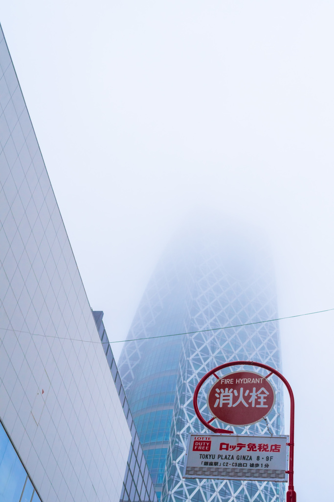 空に延びる
