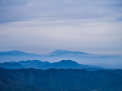 山と雲と山