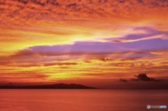 津軽海峡夕景　赤と紺青