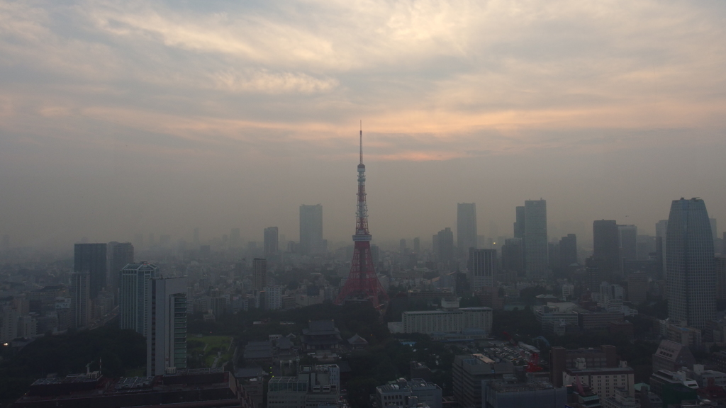 夕暮れの東京タワー