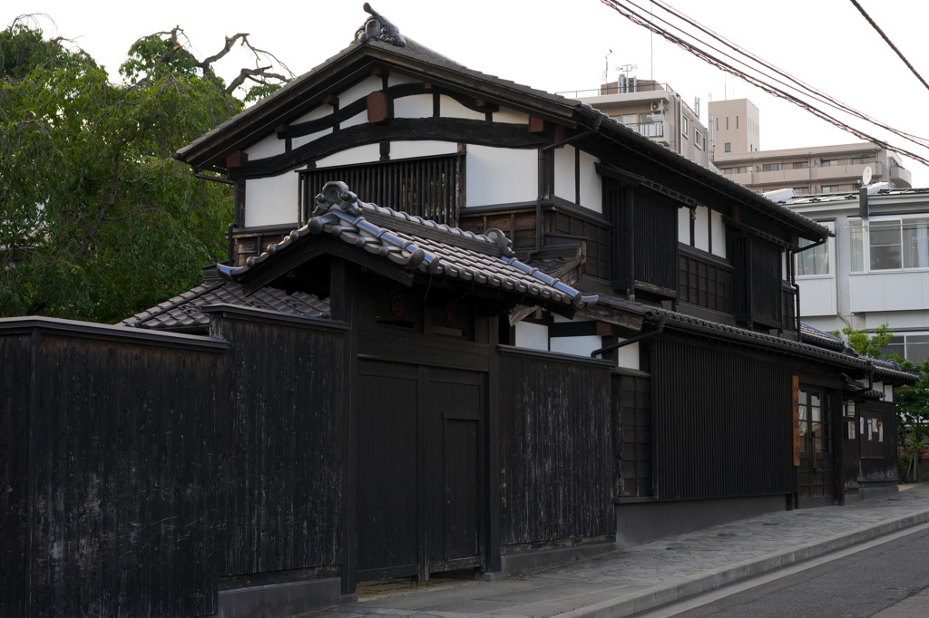 八幡 社の館・旧天賞酒造店蔵