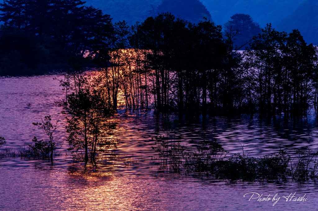 秋元湖の朝景」