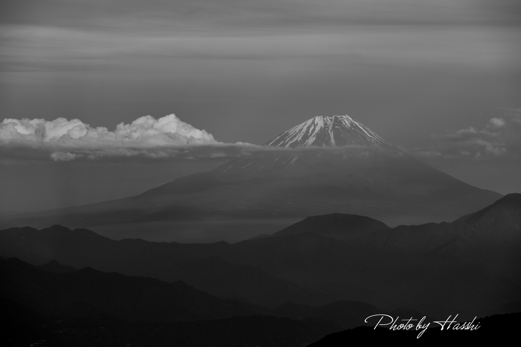 富士山にかかる雨雲