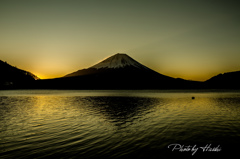 さざ波の精進湖
