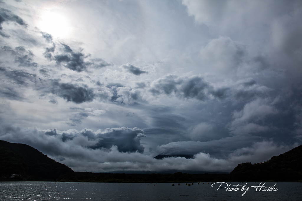 雲と富士山(精進湖）