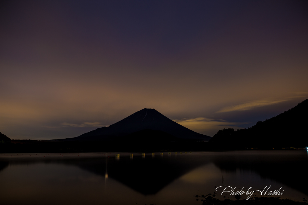 夜明け前の精進湖