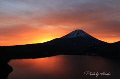 本栖湖と富士山