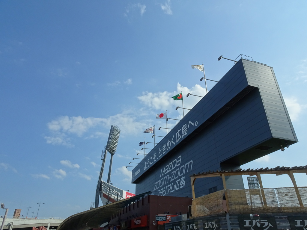 バックネット裏。