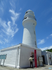 潮岬灯台。
