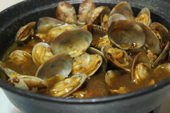 あさりの酒蒸しカレーバター風味。