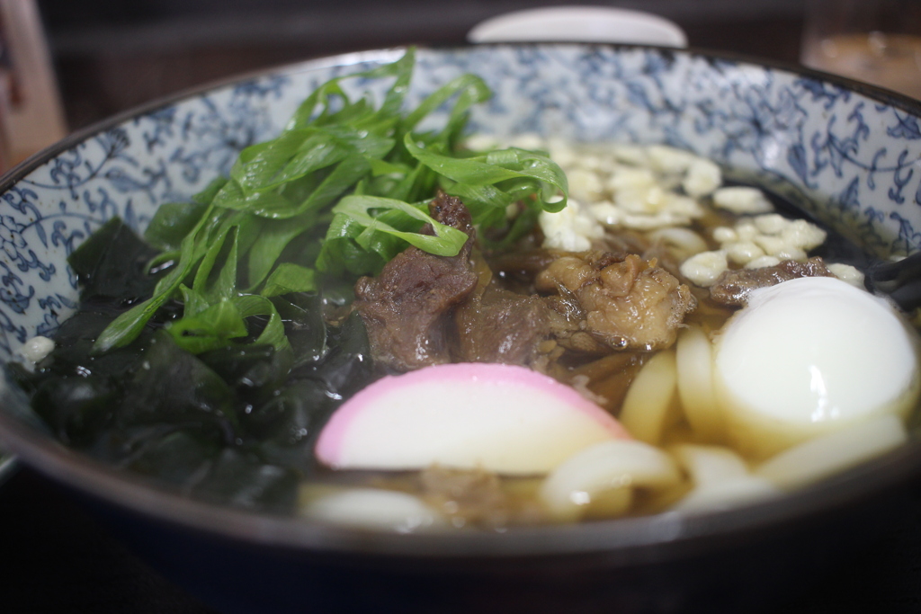 牛すじうどん。