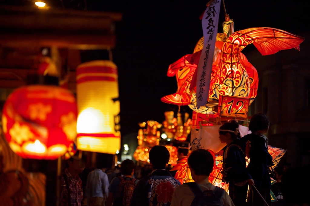 福野夜高2015：子ども行灯通過中c