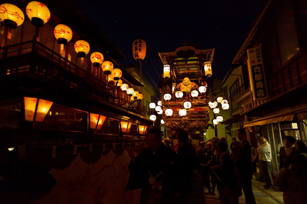 城端曳山祭2015：夜の街を行く（唐子山a）
