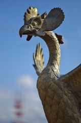 鳳凰鳴けり彼の高き岡に