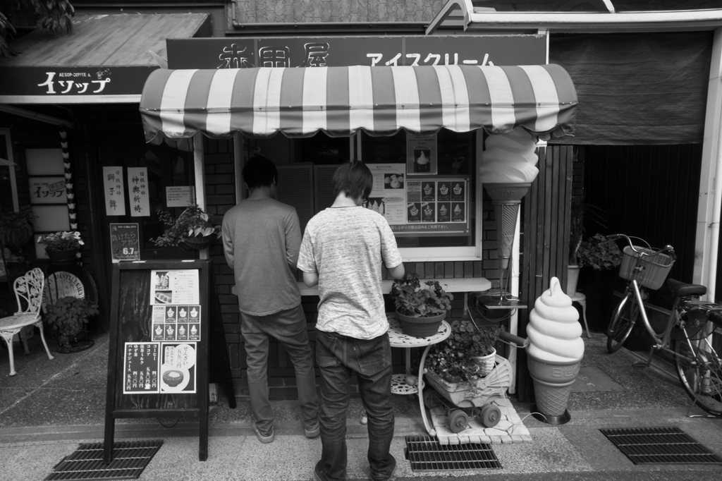 モノクロ散歩2015：男同士で