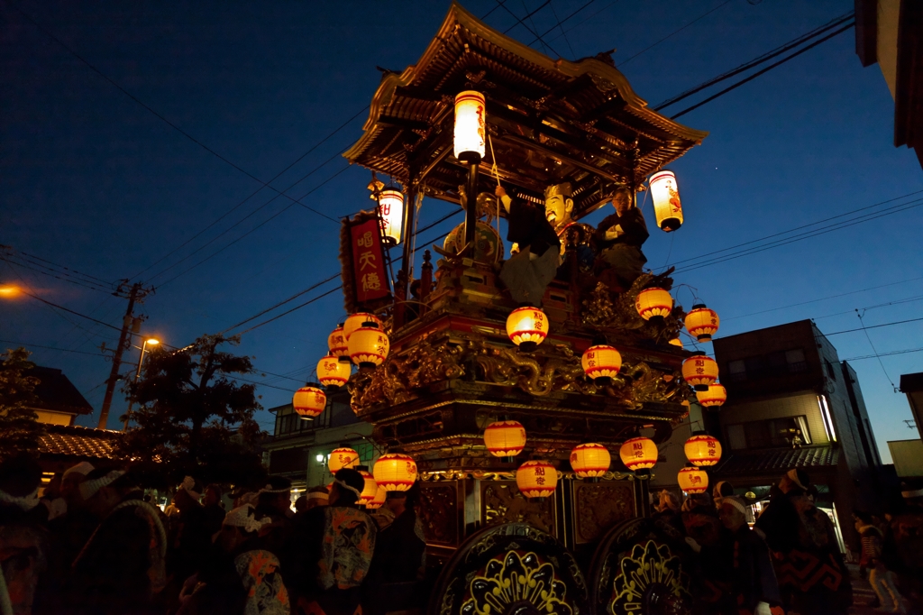 城端曳山祭2015：夜の街を行く（諫鼓山a）