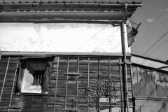 モノクロ散歩2016：神明社脇の土蔵