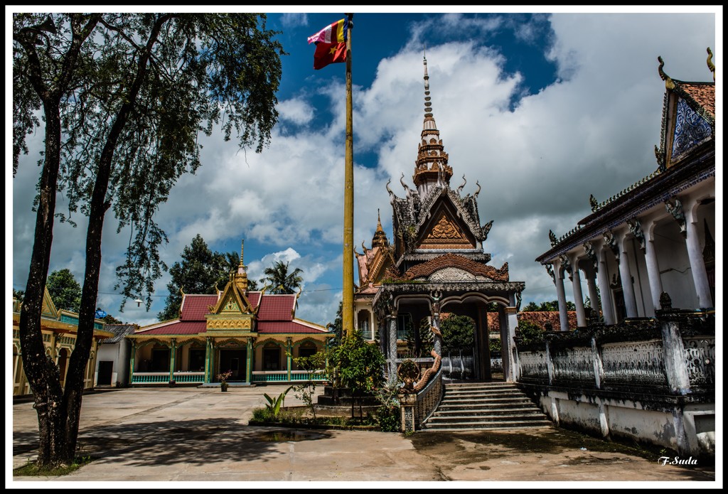 クメールの文化がまだ残り若い人たちに伝えられる。