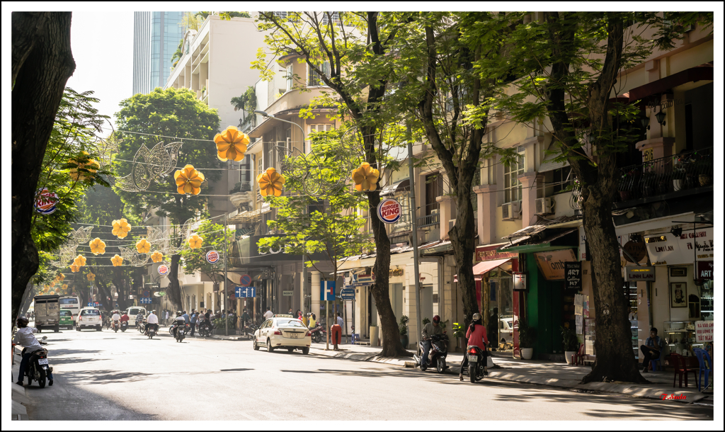 ドンコイ通りの朝