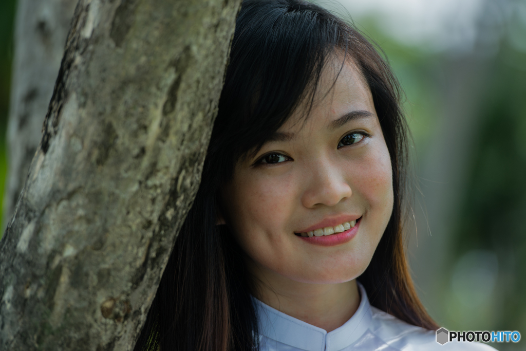 白いアオザイ１